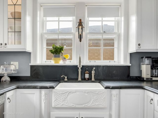 1001 S Brainard Avenue, La Grange, IL 60525