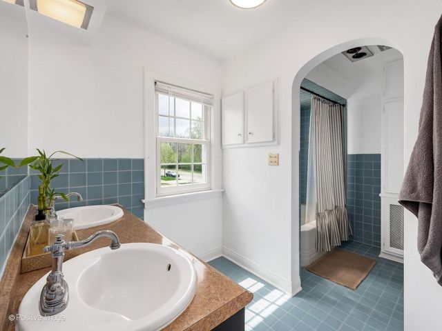 1001 S Brainard Avenue, La Grange, IL 60525