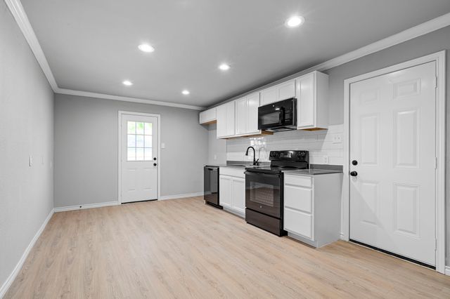 2132 Arbor Creek Drive, Carrollton, TX 75010