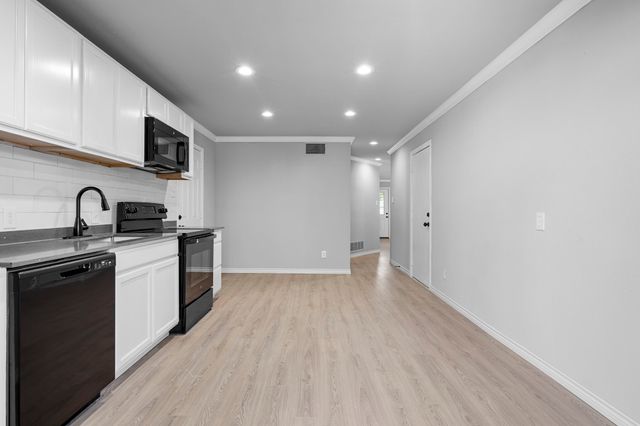 2132 Arbor Creek Drive, Carrollton, TX 75010