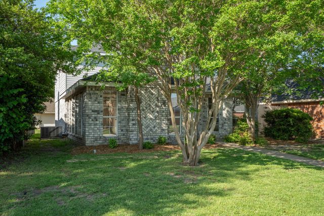 2132 Arbor Creek Drive, Carrollton, TX 75010