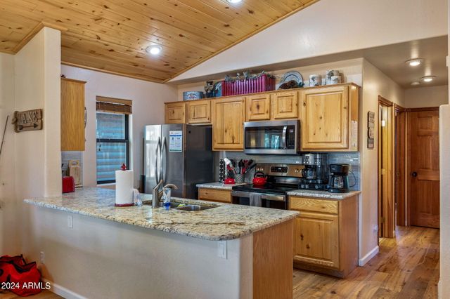 2708 HIGH PINE Loop, Overgaard, AZ 85933