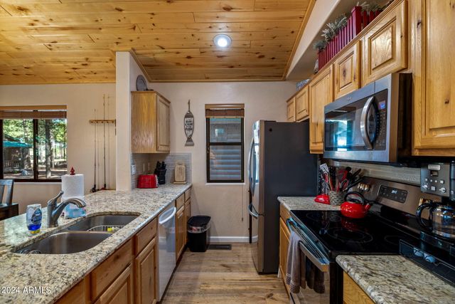 2708 HIGH PINE Loop, Overgaard, AZ 85933