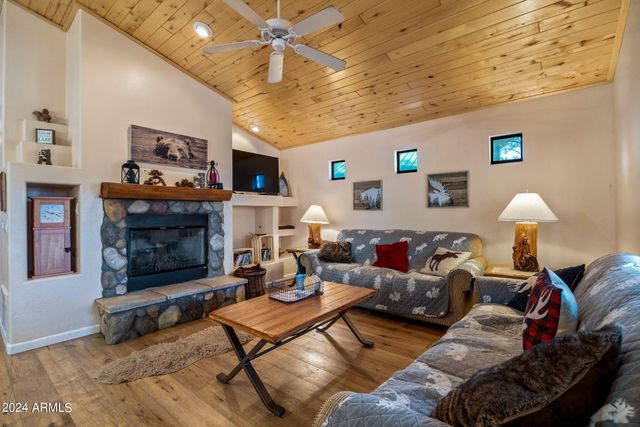 2708 HIGH PINE Loop, Overgaard, AZ 85933