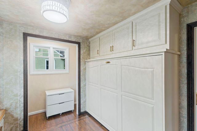 1586 Grotto Street N, Saint Paul, MN 55117