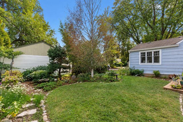 1586 Grotto Street N, Saint Paul, MN 55117