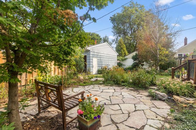 1586 Grotto Street N, Saint Paul, MN 55117