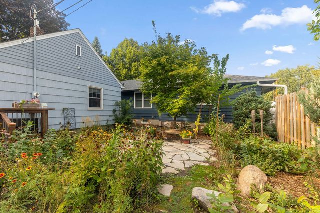 1586 Grotto Street N, Saint Paul, MN 55117