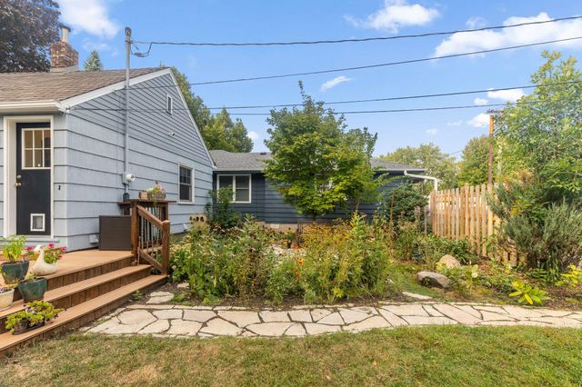 1586 Grotto Street N, Saint Paul, MN 55117