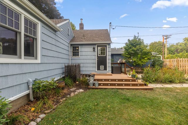 1586 Grotto Street N, Saint Paul, MN 55117