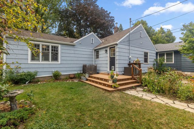 1586 Grotto Street N, Saint Paul, MN 55117