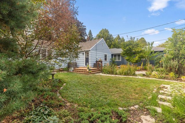 1586 Grotto Street N, Saint Paul, MN 55117