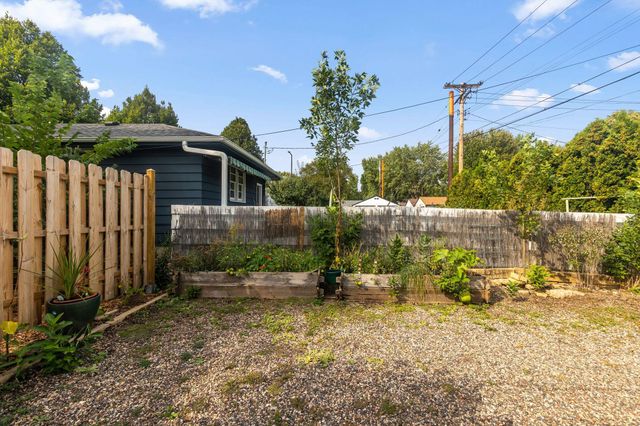 1586 Grotto Street N, Saint Paul, MN 55117
