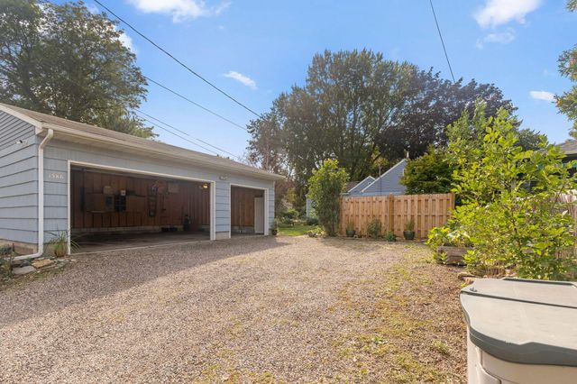 1586 Grotto Street N, Saint Paul, MN 55117
