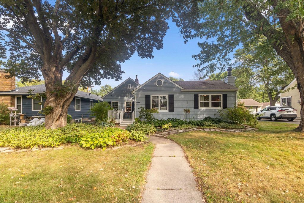 1586 Grotto Street N, Saint Paul, MN 55117