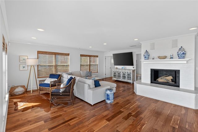 1417 S Water St, Rockport, TX 78382