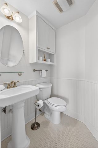 1417 S Water St, Rockport, TX 78382