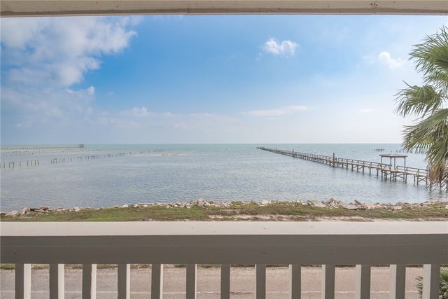 1417 S Water St, Rockport, TX 78382