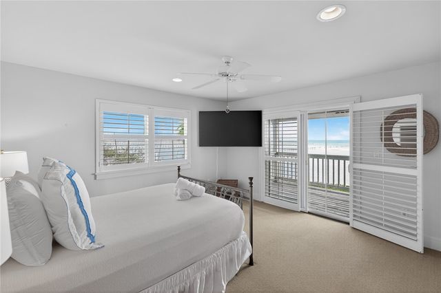 1417 S Water St, Rockport, TX 78382