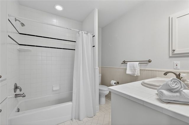 1417 S Water St, Rockport, TX 78382