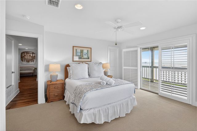 1417 S Water St, Rockport, TX 78382