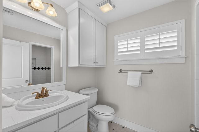 1417 S Water St, Rockport, TX 78382