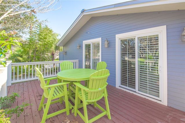 1417 S Water St, Rockport, TX 78382