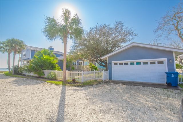 1417 S Water St, Rockport, TX 78382