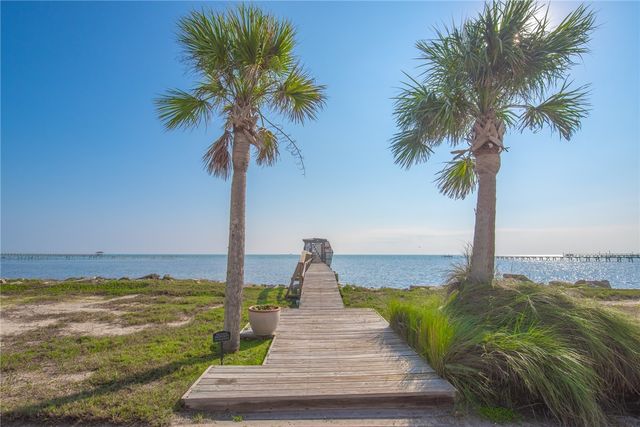 1417 S Water St, Rockport, TX 78382