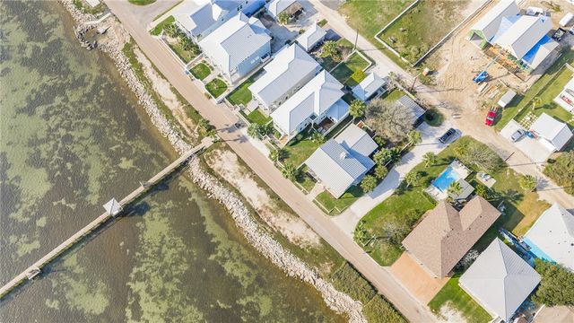 1417 S Water St, Rockport, TX 78382