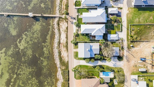 1417 S Water St, Rockport, TX 78382