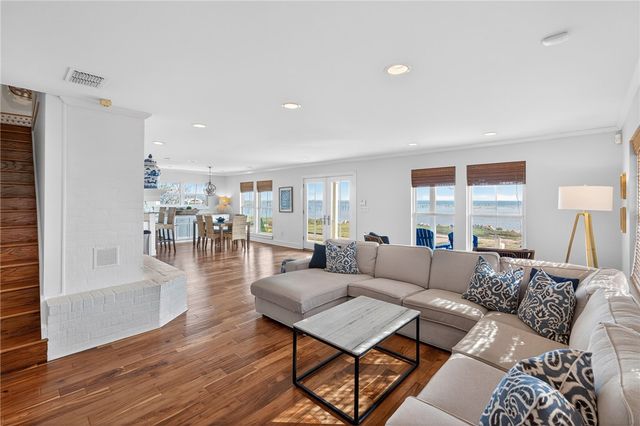 1417 S Water St, Rockport, TX 78382