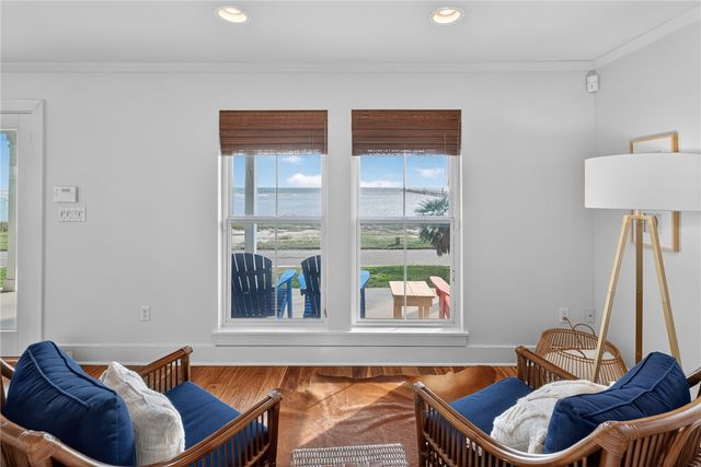 1417 S Water St, Rockport, TX 78382