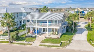 1417 S Water St, Rockport, TX 78382