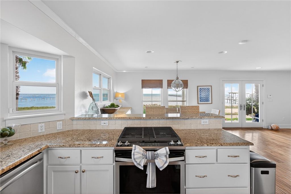 1417 S Water St, Rockport, TX 78382 — photo 3