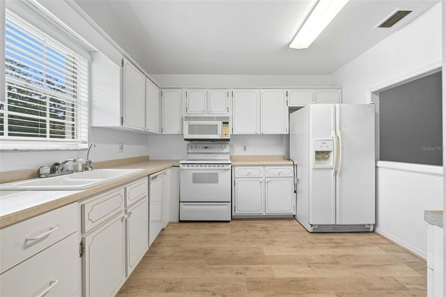 1640 NE 40TH AVENUE 203, Ocala, FL 34470