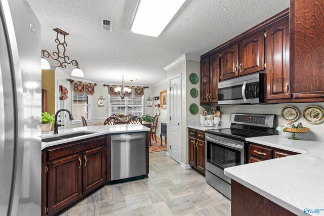 10 Corwin Drive, Decatur, AL 35603