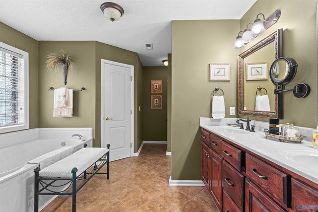 10 Corwin Drive, Decatur, AL 35603