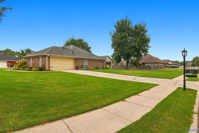 10 Corwin Drive, Decatur, AL 35603