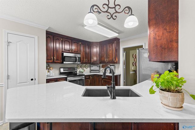 10 Corwin Drive, Decatur, AL 35603