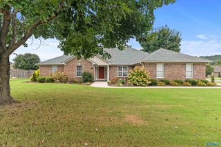 10 Corwin Drive, Decatur, AL 35603