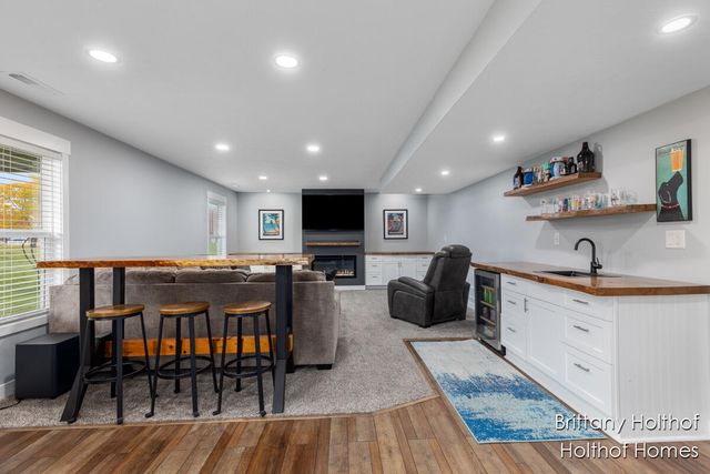 5885 Farmview Drive, Allendale Twp, MI 49401