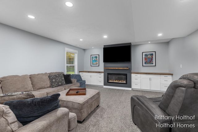 5885 Farmview Drive, Allendale Twp, MI 49401