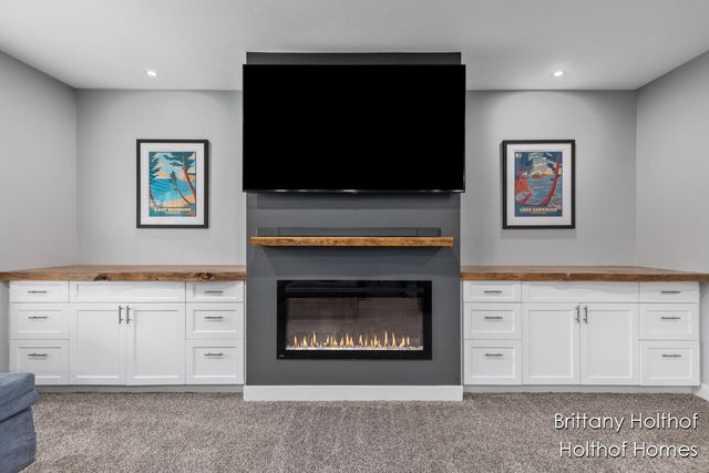 5885 Farmview Drive, Allendale Twp, MI 49401