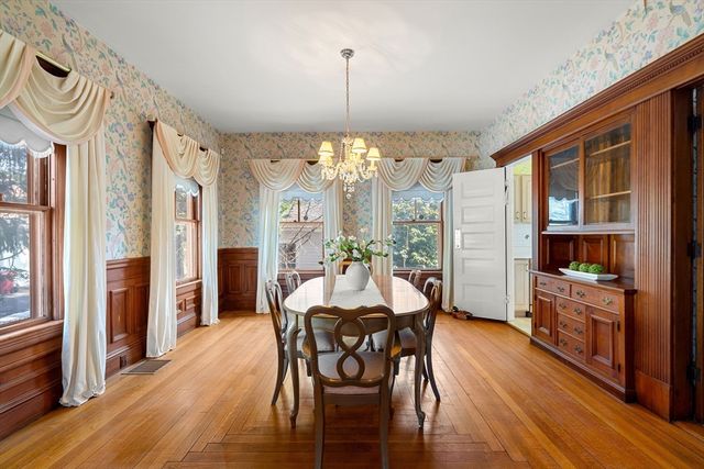 118 Sanders Ave, Lowell, MA 01851