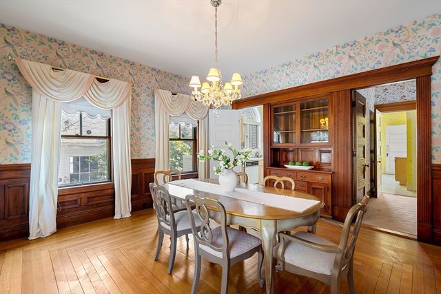 118 Sanders Ave, Lowell, MA 01851