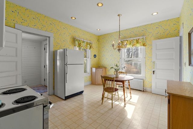 118 Sanders Ave, Lowell, MA 01851