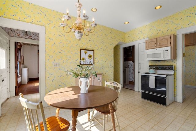 118 Sanders Ave, Lowell, MA 01851