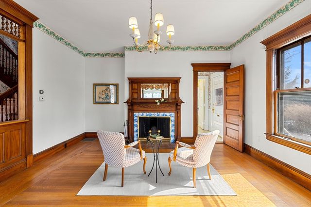 118 Sanders Ave, Lowell, MA 01851