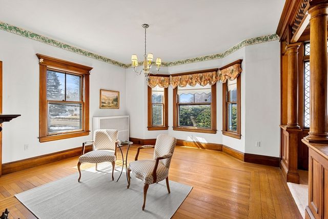 118 Sanders Ave, Lowell, MA 01851